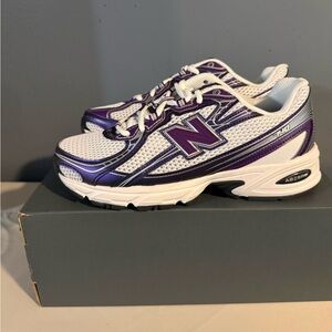 New Balance unisex 740 Shoes in Purple and White W/7.5 M/6 New w/ box.